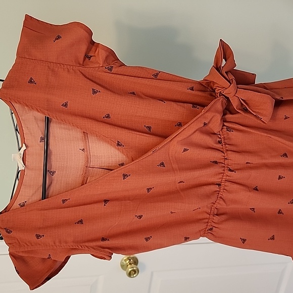 Orange attire with small navy boats beautiful - Picture 2 of 4